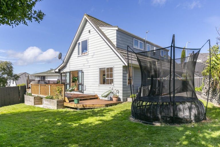 Photo of property in 6 Cambrian Street, Churton Park, Wellington, 6037