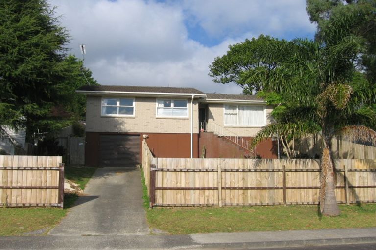 Photo of property in 16a Normanton Street, Glenfield, Auckland, 0629
