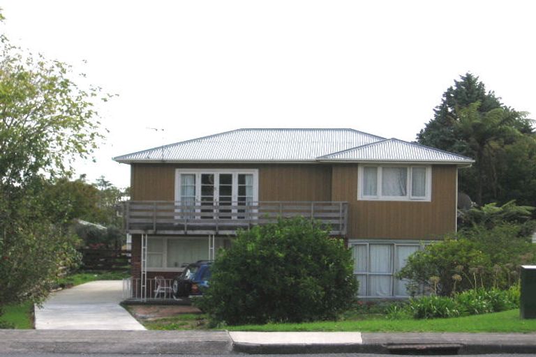 Photo of property in 142 Edmonton Road, Te Atatu South, Auckland, 0610