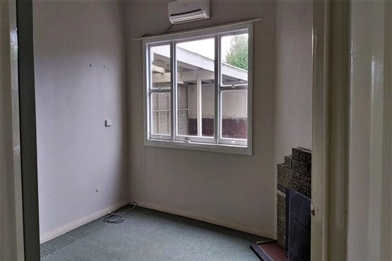 Photo of property in 23 Pakington Street, Westport, 7825