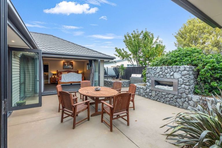 Photo of property in 27 Foresters Crescent, Parklands, Christchurch, 8083