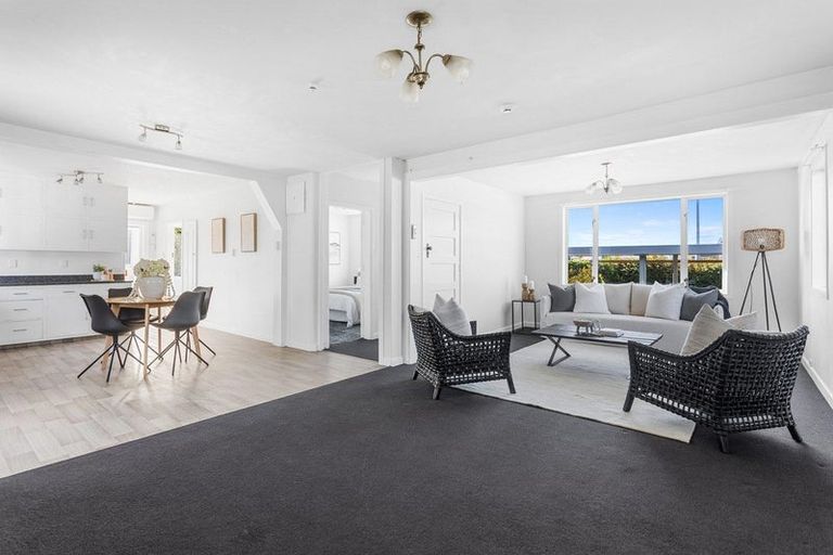 Photo of property in 1/197 Main North Road, Redwood, Christchurch, 8051