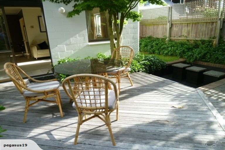 Photo of property in 2/76 Hinau Street, Riccarton, Christchurch, 8041