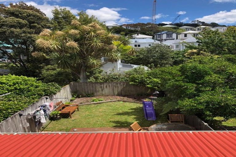 Photo of property in 160a Tasman Street, Mount Cook, Wellington, 6021