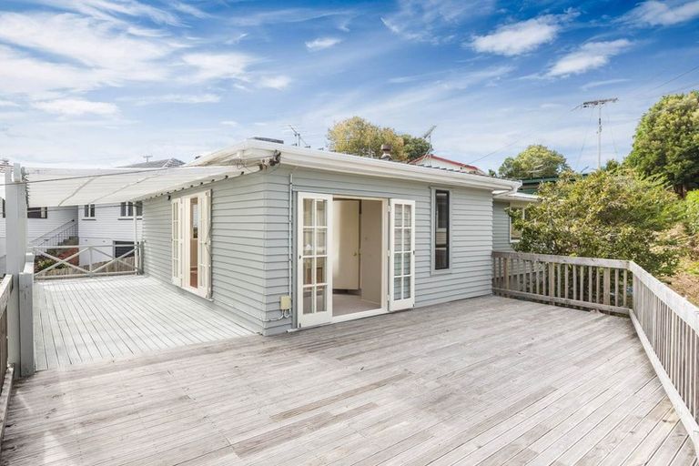 Photo of property in 4 Trinidad Road, Sunnynook, Auckland, 0620
