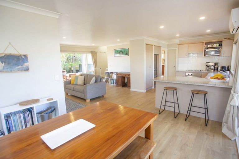 Photo of property in 317 Linton Crescent, Whangamata, 3620