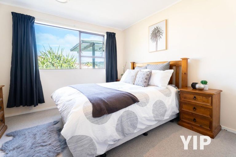 Photo of property in 20 Lyndfield Lane, Newlands, Wellington, 6037