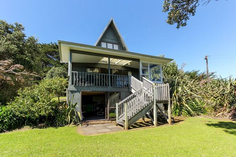 Photo of property in 30 Beach Road, Urenui, 4377
