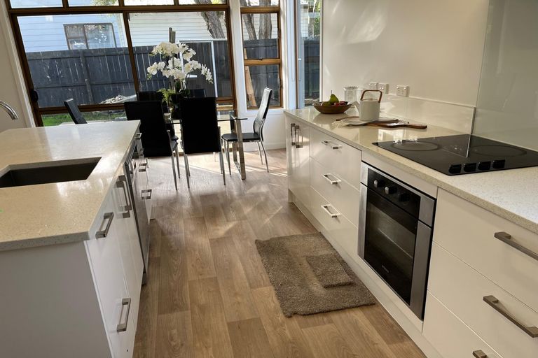 Photo of property in 192 Henderson Valley Road, Henderson, Auckland, 0612