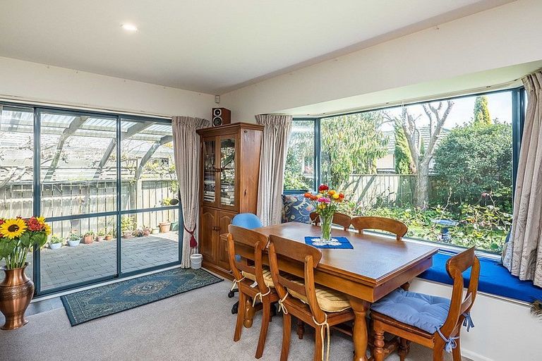 Photo of property in 8 Leigh Place, Paraparaumu Beach, Paraparaumu, 5032