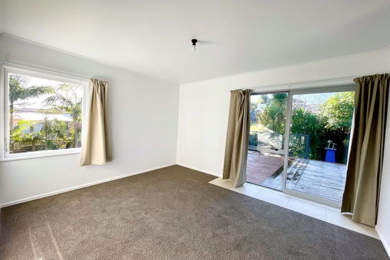 Photo of property in 47 School Road, Te Atatu South, Auckland, 0610