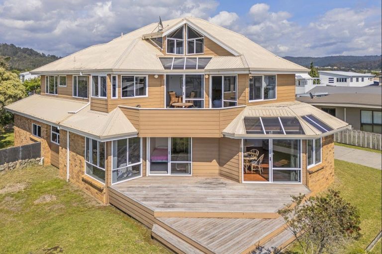 Photo of property in 103 Hinemoa Street, Whangamata, 3620