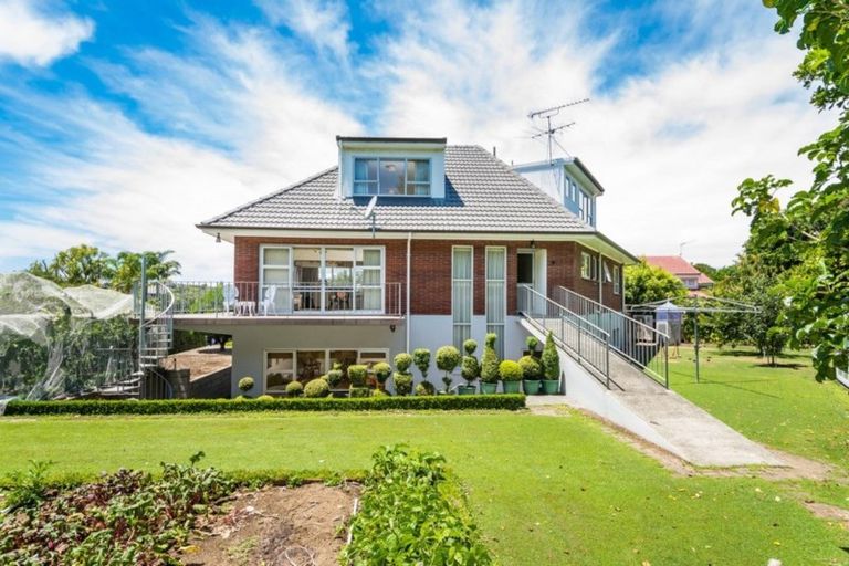 Photo of property in 15 Matanui Street, Northcote, Auckland, 0627