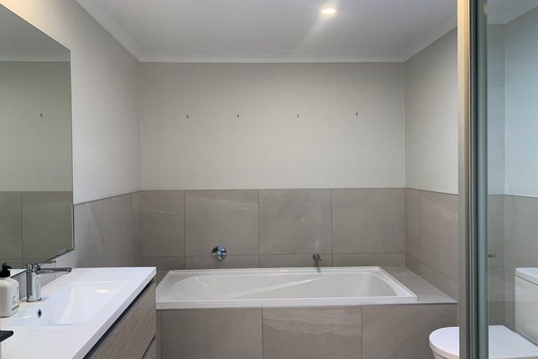Photo of property in 3/2 Rangitamiro Place, Hobsonville, Auckland, 0616