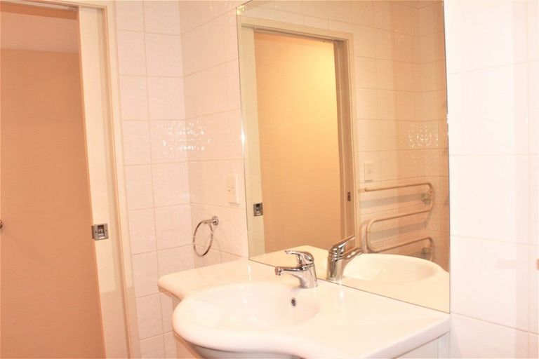 Photo of property in 201u4 Massey Street, Frankton, Hamilton, 3204