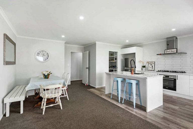 Photo of property in 28 Kerr Crescent, Patumahoe, 2679
