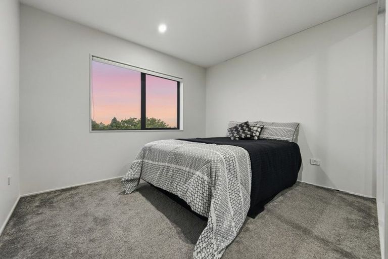Photo of property in 7d Babich Road, Henderson Valley, Auckland, 0614