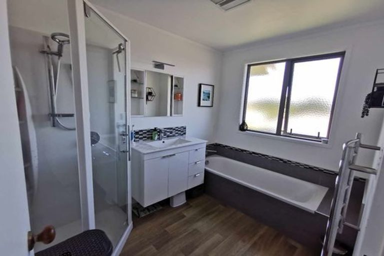 Photo of property in 4 Staysail Place, Whitby, Porirua, 5024