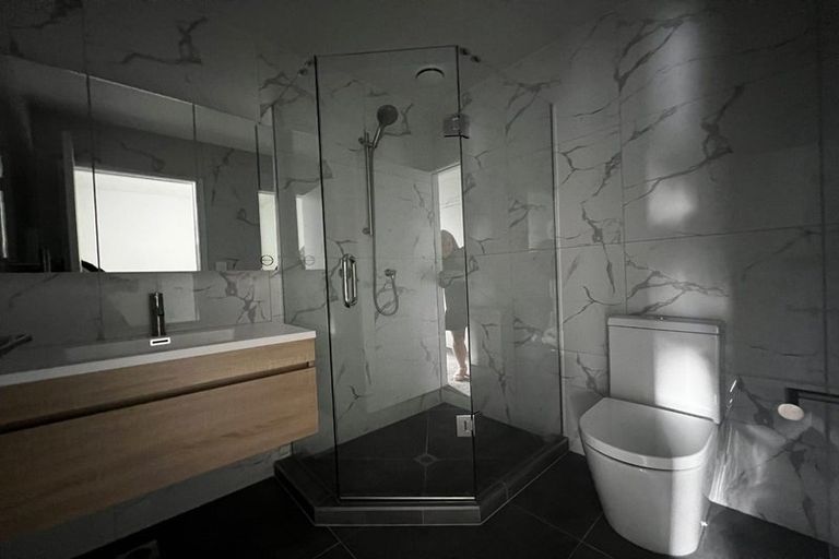 Photo of property in 21 Divich Avenue, Te Atatu South, Auckland, 0610