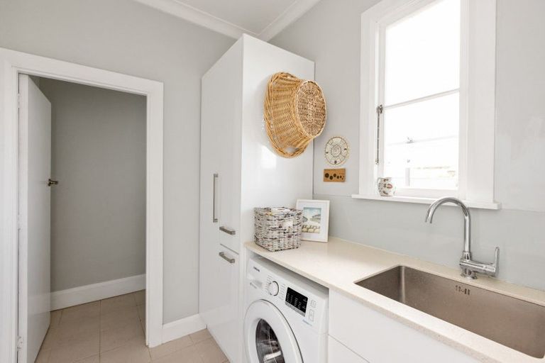 Photo of property in 1111a Heretaunga Street East, Parkvale, Hastings, 4122