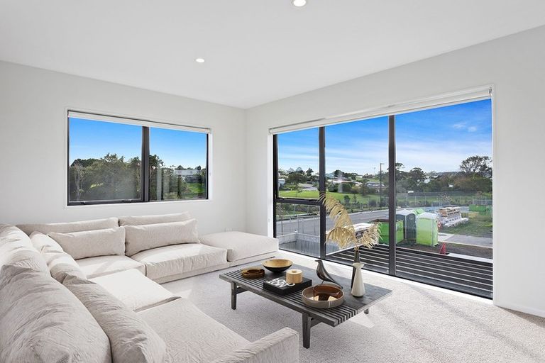 Photo of property in 16 Riria Crescent, Takanini, 2112