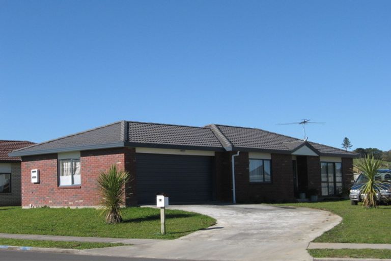 Photo of property in 11 Liddesdale Place, Papakura, 2110