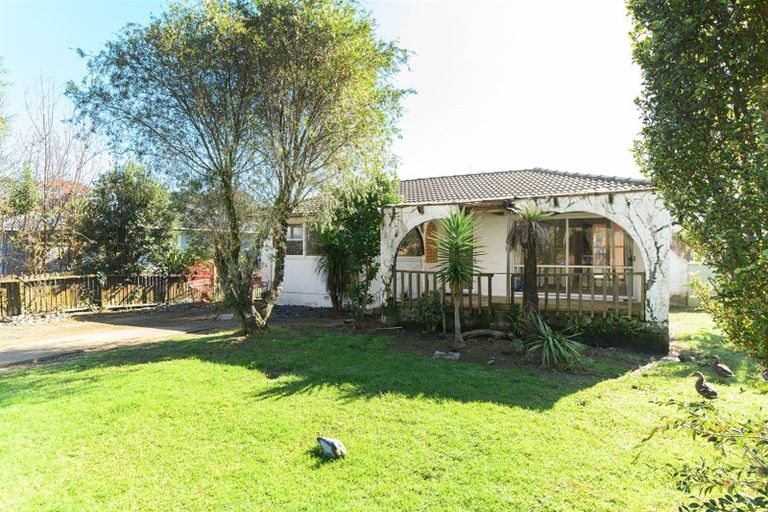 Photo of property in 3 Pendlebury Street, Green Bay, Auckland, 0604