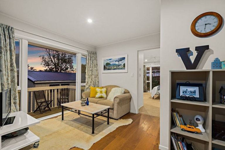 Photo of property in 14a Taioma Crescent, Te Atatu Peninsula, Auckland, 0610