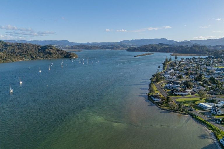 Photo of property in 96 Albert Street, Whitianga, 3510