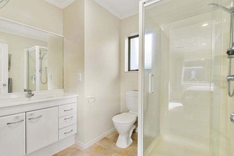 Photo of property in 71 Kath Hopper Drive, Orewa, 0931