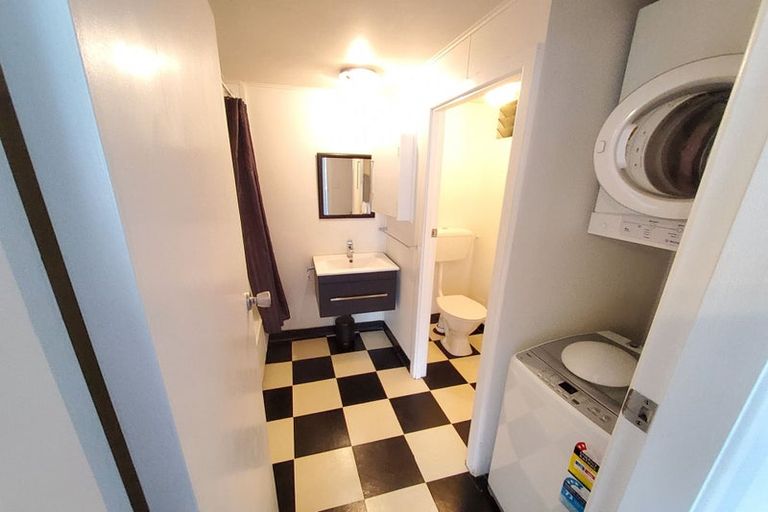 Photo of property in Churchill Flats, 213 The Terrace, Wellington Central, Wellington, 6011