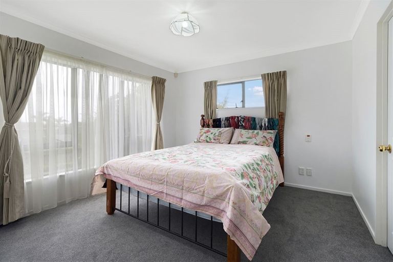 Photo of property in 25 Martin Jugum Lane, Ranui, Auckland, 0612