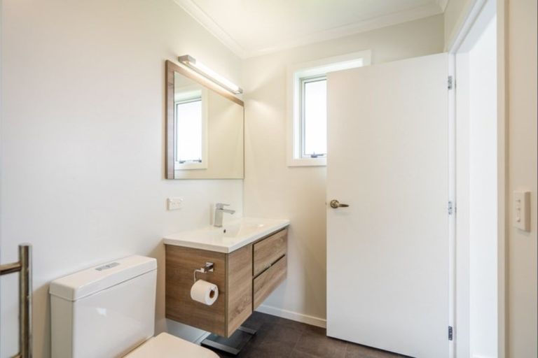 Photo of property in 9 Mahia Lane, Waikanae, 5036