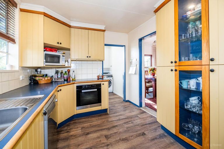 Photo of property in 72 Timaru Road, Waimate, 7924