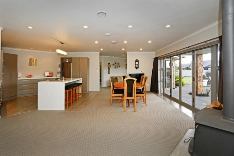 Photo of property in 5 Larlin Drive, Hawera, 4675