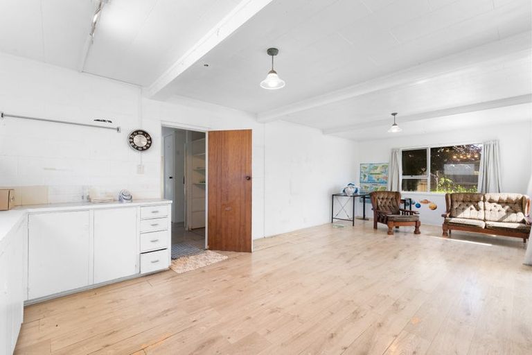 Photo of property in 586 Te Atatu Road, Te Atatu Peninsula, Auckland, 0610