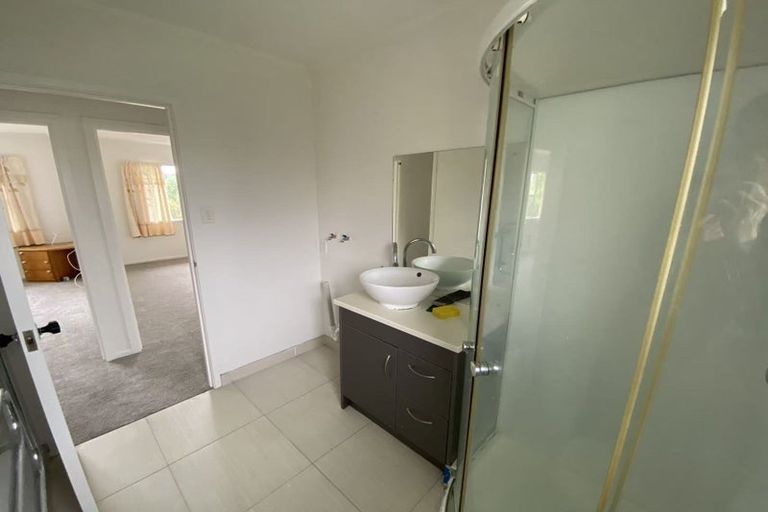 Photo of property in 33 Claverdon Drive, Massey, Auckland, 0614