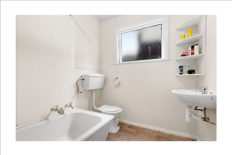 Photo of property in 33 Pembroke Road, Northland, Wellington, 6012