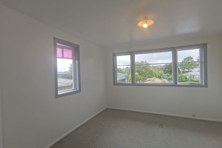 Photo of property in 1 Kereru Street, Henderson, Auckland, 0612
