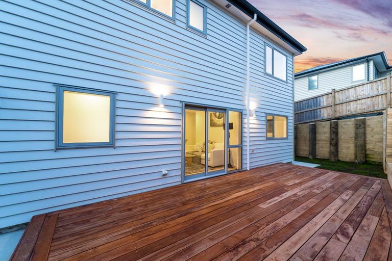 Photo of property in 10 Vino Cina Heights, Ranui, Auckland, 0612