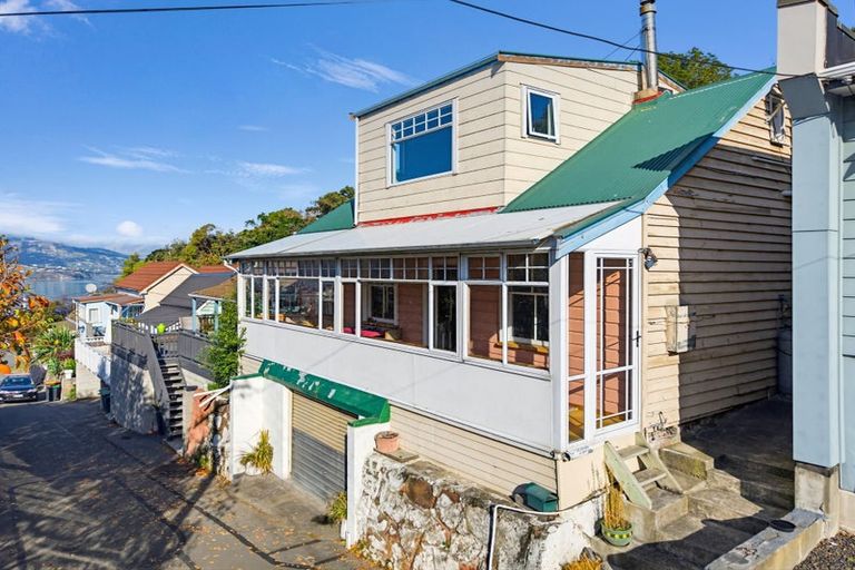 Photo of property in 9 Hawkhurst Road, Lyttelton, 8082
