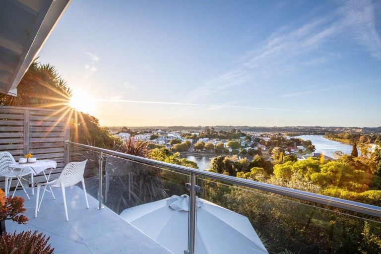 Photo of property in 12 Hipango Terrace, Durie Hill, Whanganui, 4500