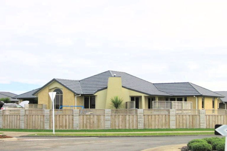 Photo of property in 8 Saint James Drive, Huntington, Hamilton, 3210