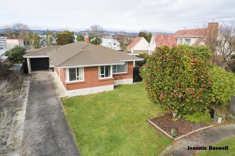 Photo of property in 9 Innes Place, Roslyn, Palmerston North, 4414