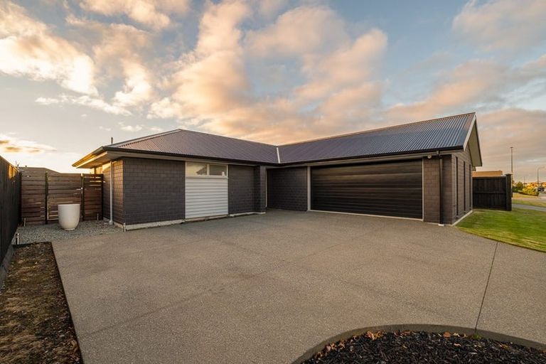 Photo of property in 33 Northmoor Boulevard, Rolleston, 7615