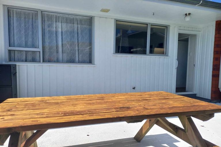 Photo of property in 70a Featherston Street, Takaro, Palmerston North, 4412