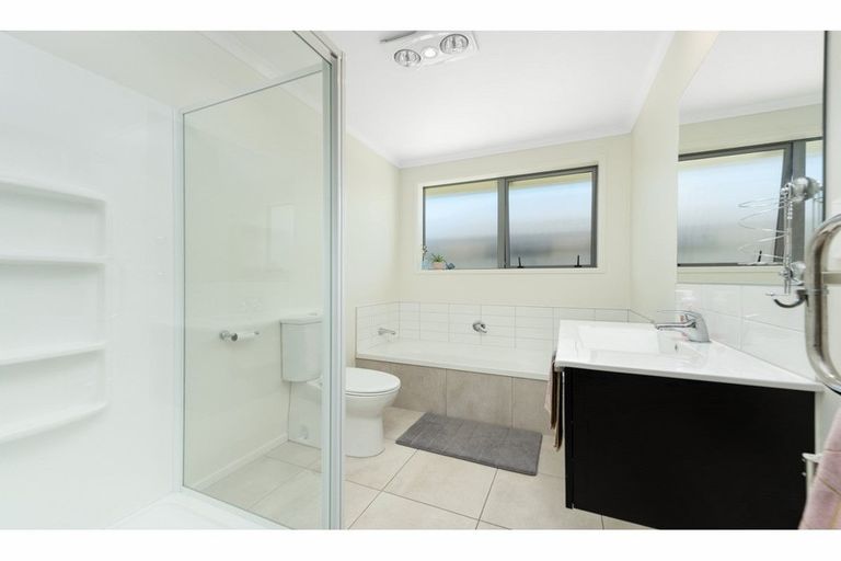 Photo of property in 6 Harakeke Way, Papamoa Beach, Te Puke, 3187