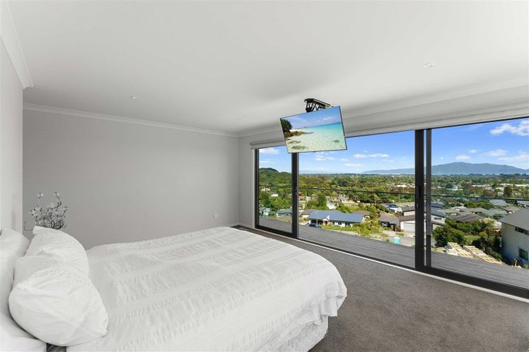 Photo of property in 95 Kakariki Grove, Waikanae, 5036