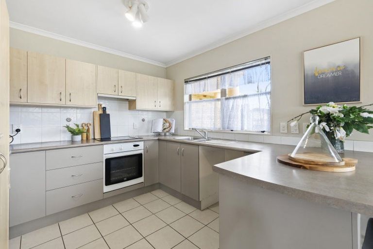 Photo of property in 37 Milson Drive, Papakura, 2110