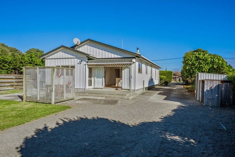 Photo of property in 8 Manuka Street, Otaki Beach, Otaki, 5512